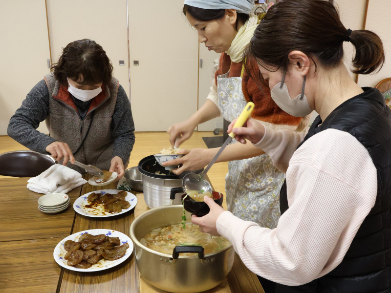 配膳のお手伝い
